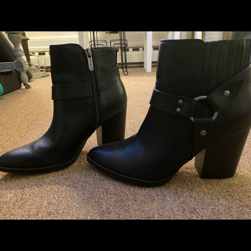 Indigo black booties size 6